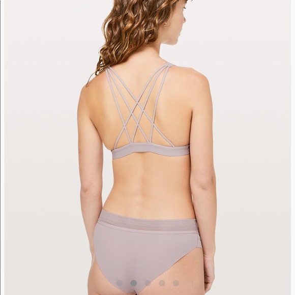 Lululemon A little bit closer bralette NWT SMALL - Picture 2 of 7